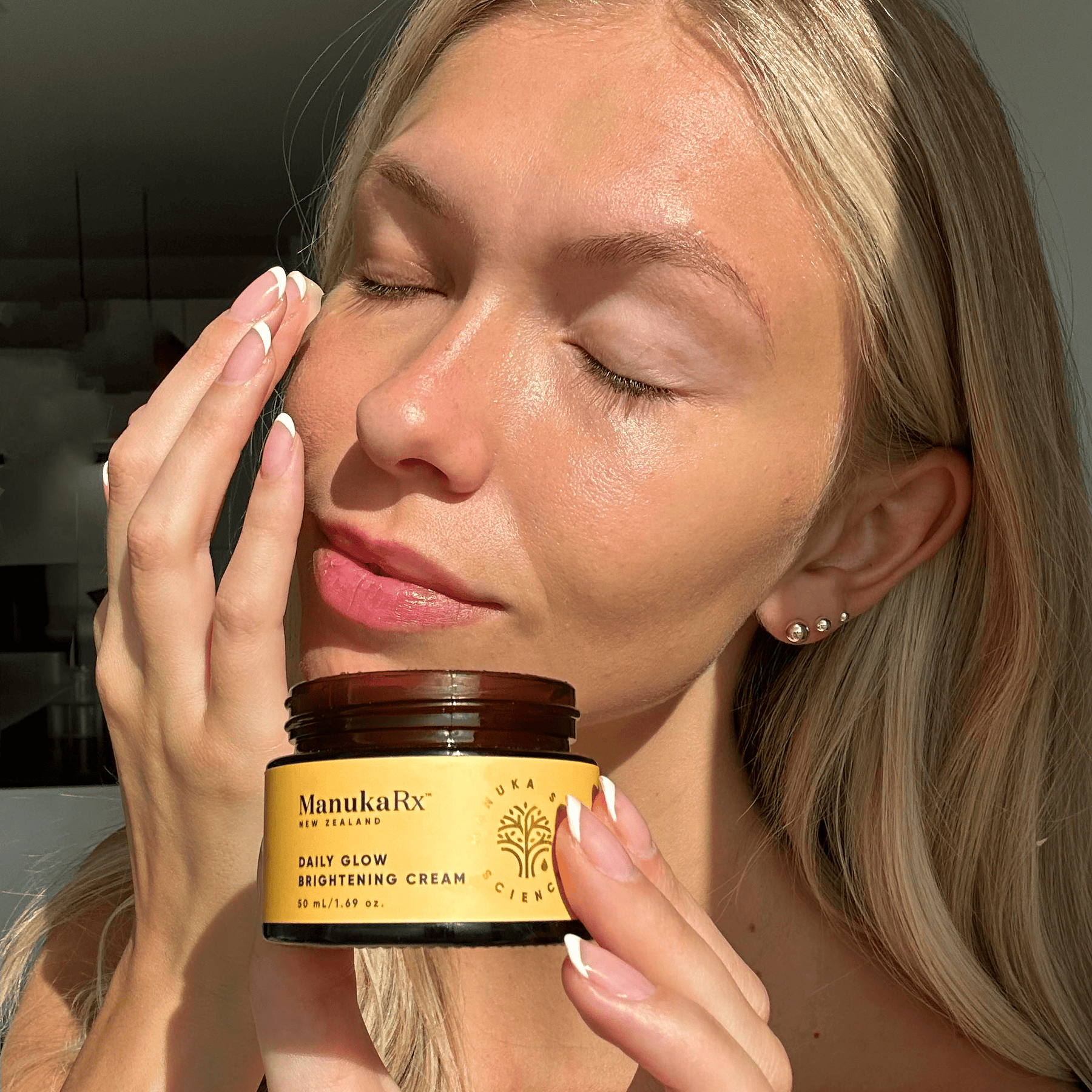 ManukaRx Vitamin C Daily Glow Brightening Cream